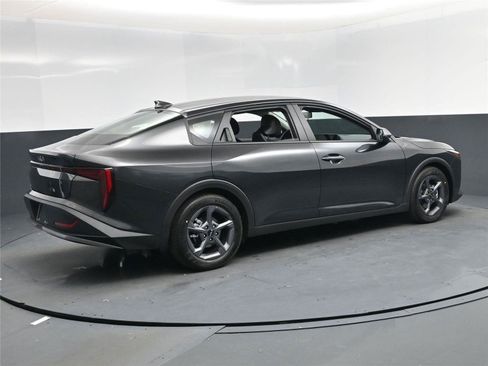 New 2025 Kia K4 LXS image 4