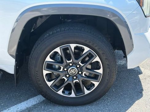 Used 2023 Toyota Tundra Limited AWD/4WD image 11