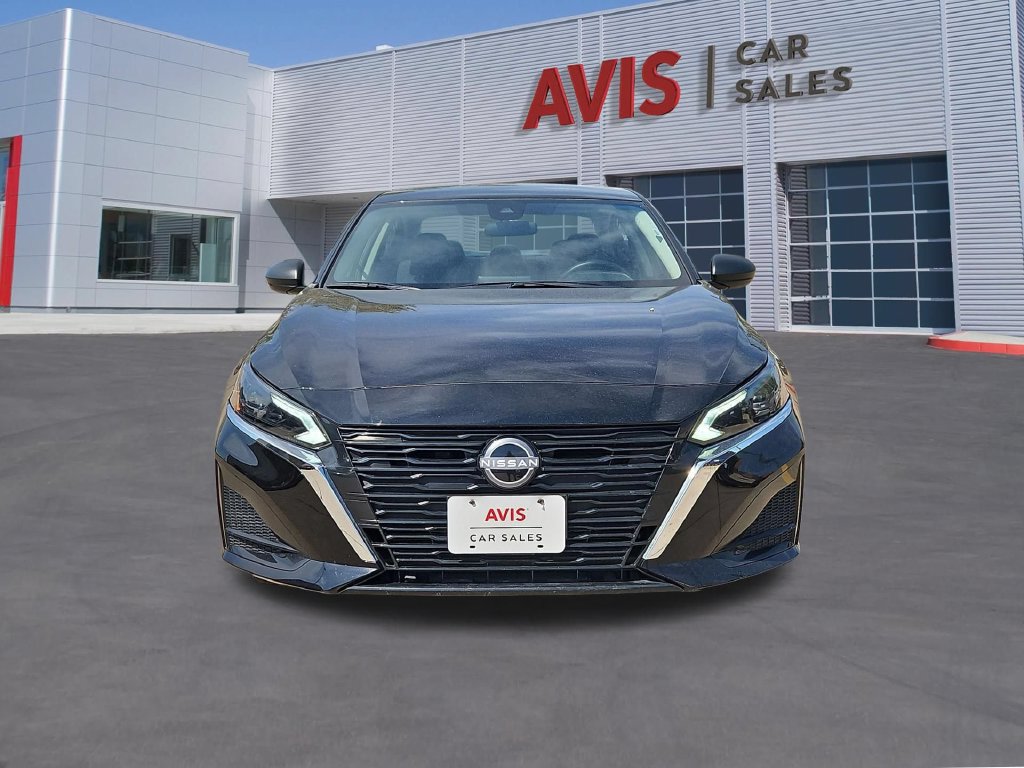Used 2025 Nissan Altima 2.5 SV FWD image 2