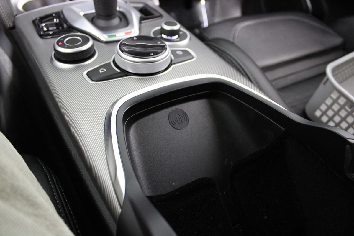 Used 2023 Alfa Romeo Stelvio Veloce AWD/4WD image 20