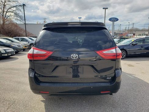 Used 2017 Toyota Sienna image 4