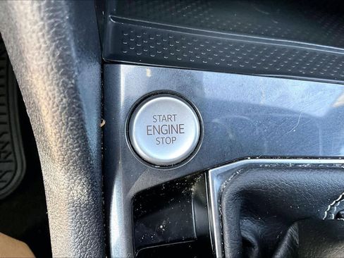 Used 2023 Volkswagen Tiguan SE image 34