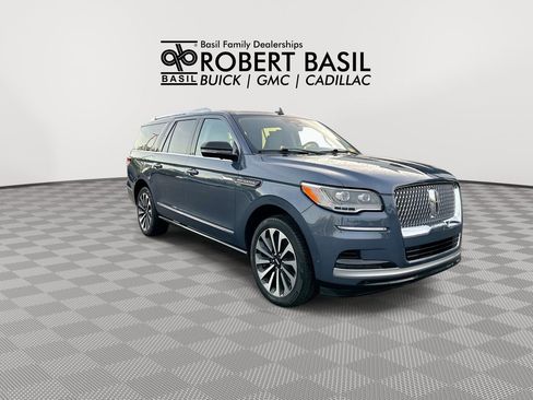 Used 2022 Lincoln Navigator L Reserve AWD/4WD image 2