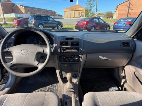 Used 2000 Toyota Corolla CE image 12