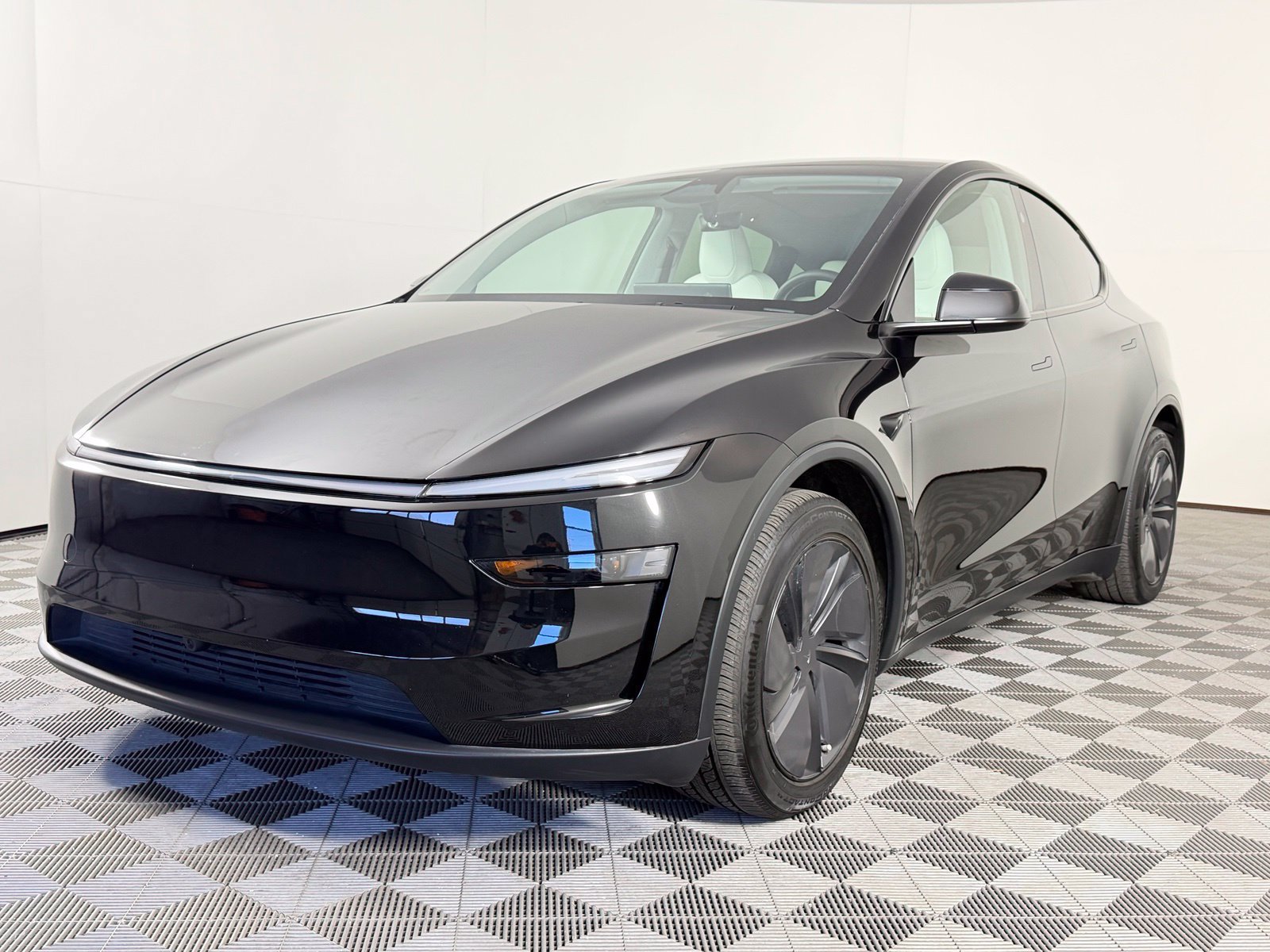 Used 2026 Tesla Model Y AWD image 4