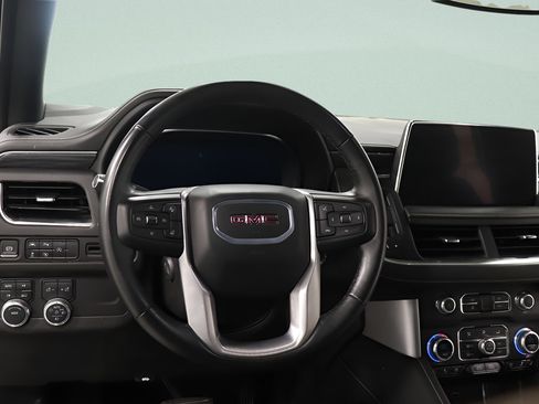 Used 2024 GMC Yukon SLT w/ SLT Luxury Package AWD/4WD image 9