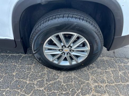 Used 2023 Chevrolet Traverse LT FWD image 41