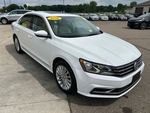 Used 2016 Volkswagen Passat 1.8T SE FWD image 3
