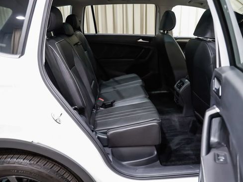 Used 2024 Volkswagen Tiguan SE w/ Panoramic Sunroof Package AWD/4WD image 13