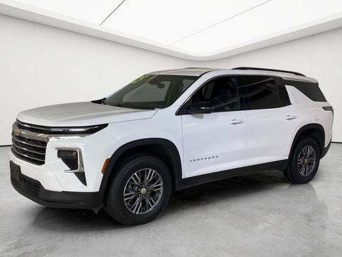 Used 2025 Chevrolet Traverse LT FWD image 43