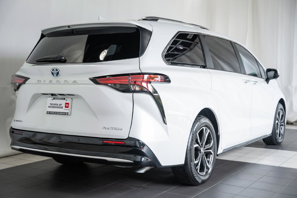 Used 2025 Toyota Sienna Platinum AWD/4WD image 4