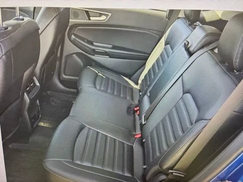 Used 2024 Ford Edge SEL w/ Convenience Package image 4