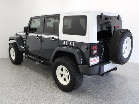 Used 2017 Jeep Wrangler Unlimited Sahara w/ Quick Order Package 24E Chief AWD/4WD image 9