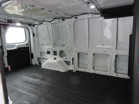 Used 2019 Ford Transit 250 130 Low Roof w/ Exterior Upgrade Package RWD image 12