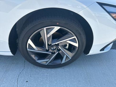 New 2026 Hyundai Elantra Limited FWD image 15