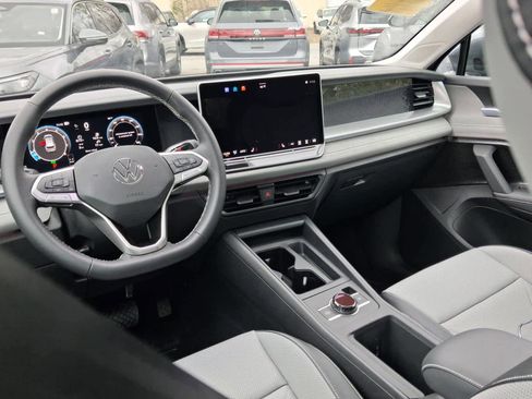 New 2026 Volkswagen Tiguan SE AWD/4WD image 14