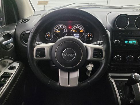 Used 2017 Jeep Compass Latitude FWD image 22
