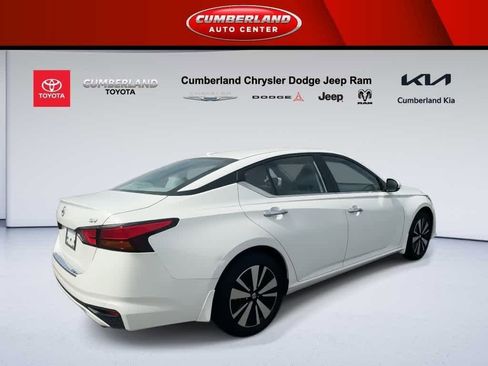 Used 2021 Nissan Altima 2.5 SV w/ SV Premium Package image 8