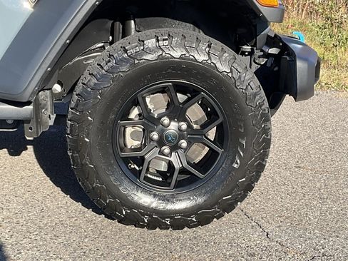 Used 2024 Jeep Wrangler Unlimited image 25