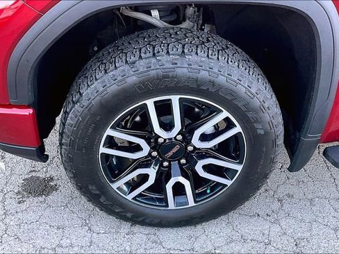 Used 2025 GMC Sierra 1500 AT4 w/ AT4 Premium Package AWD/4WD image 35
