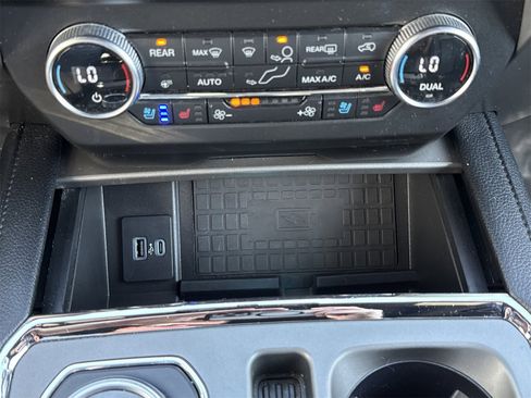 Used 2021 Ford Expedition XLT image 24