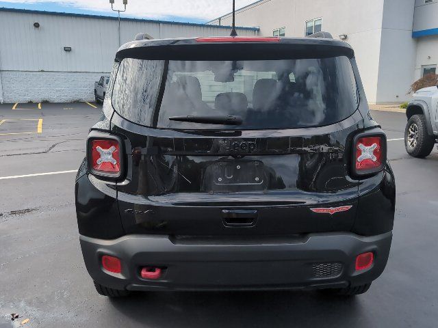 Used 2023 Jeep Renegade Trailhawk w/ Trailhawk Elite Group AWD/4WD image 2