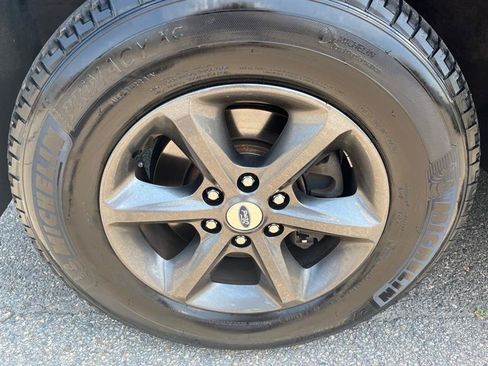 Used 2019 Ford Expedition XLT w/ Equipment Group 202A AWD/4WD image 6