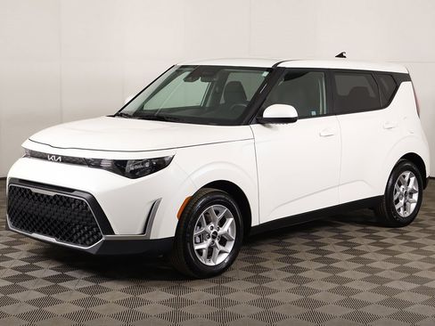 Certified 2025 Kia Soul LX w/ LX Technology Package image 7