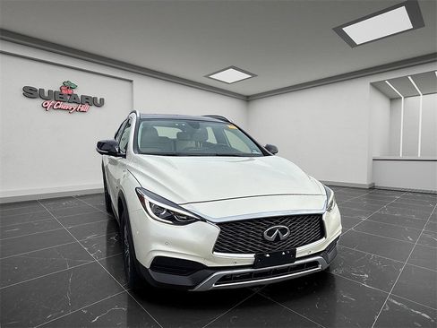 Used 2019 INFINITI QX30 Premium w/ Navigation Package image 4