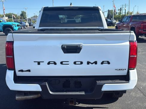 Used 2024 Toyota Tacoma SR5 AWD/4WD image 6