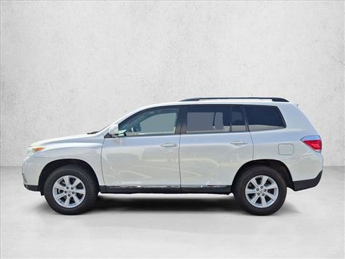 Used 2013 Toyota Highlander Plus FWD image 9