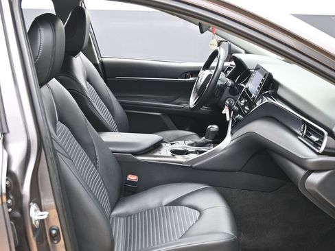 Used 2024 Toyota Camry SE image 30