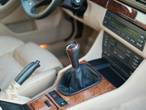 Used 1999 BMW 540i Sedan image 38