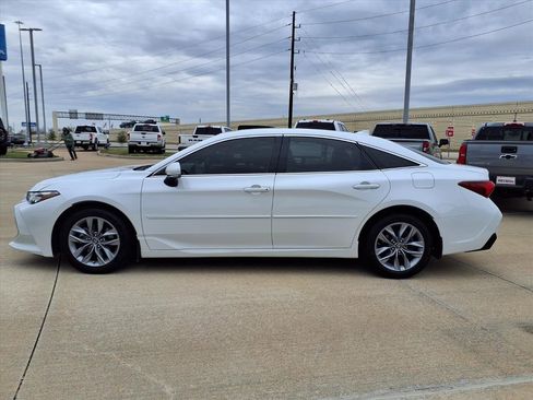 Used 2019 Toyota Avalon XLE image 3