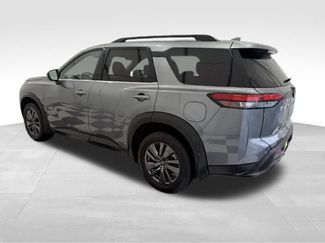 Used 2022 Nissan Pathfinder SV video 2