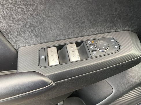 Used 2023 Mitsubishi Outlander SE image 13