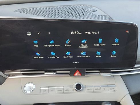 Used 2025 Hyundai Elantra Limited image 16