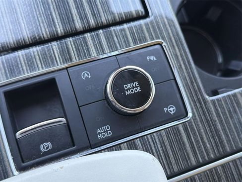 Used 2021 Lincoln Navigator L Black Label w/ Cargo Convenience Package image 18