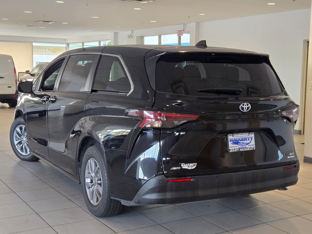 Used 2023 Toyota Sienna XLE AWD/4WD image 15