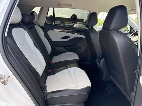 Used 2025 Volkswagen Tiguan SE FWD image 25