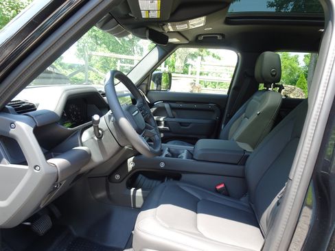 New 2025 Land Rover Defender 110 S image 2