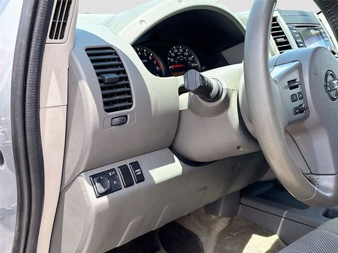 Used 2016 Nissan Frontier SV w/ SV Value Truck Package RWD image 10