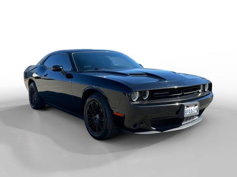 Used 2019 Dodge Challenger SXT image 7