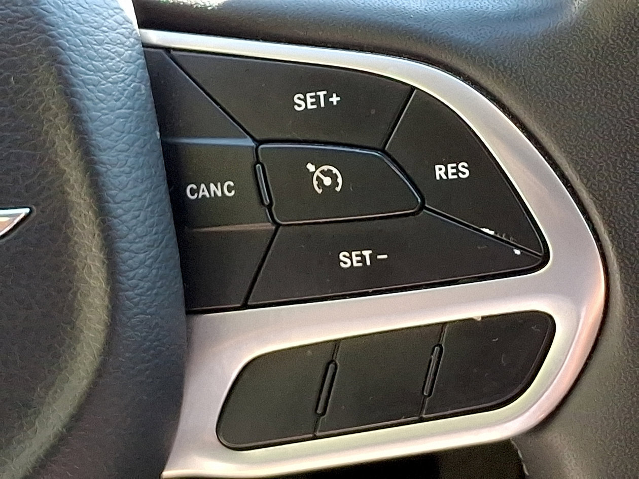 Used 2023 Chrysler Voyager LX FWD image 21