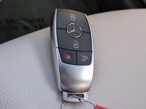 Used 2025 Mercedes-Benz GLB 250 image 28