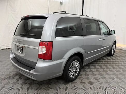 Used 2013 Chrysler Town & Country Touring-L w/ Driver Convenience Group FWD image 5