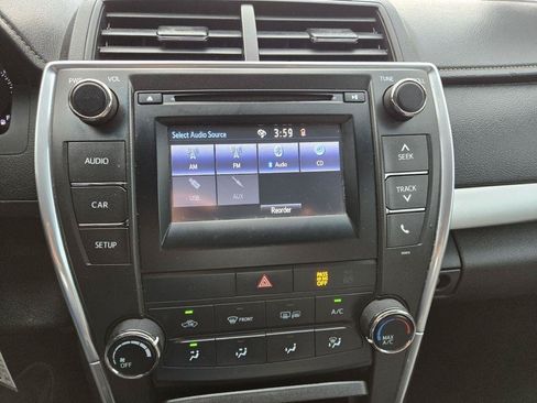 Used 2017 Toyota Camry SE FWD image 19