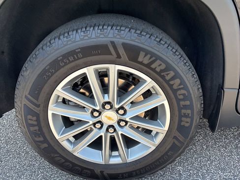 Used 2023 Chevrolet Traverse LT FWD image 9