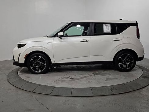 Used 2023 Kia Soul EX image 2