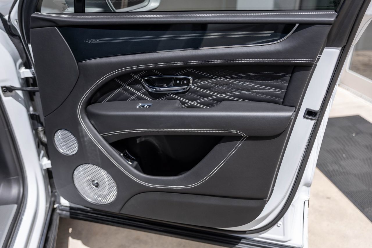 Certified 2023 Bentley Bentayga Extended Wheelbase AWD/4WD image 57